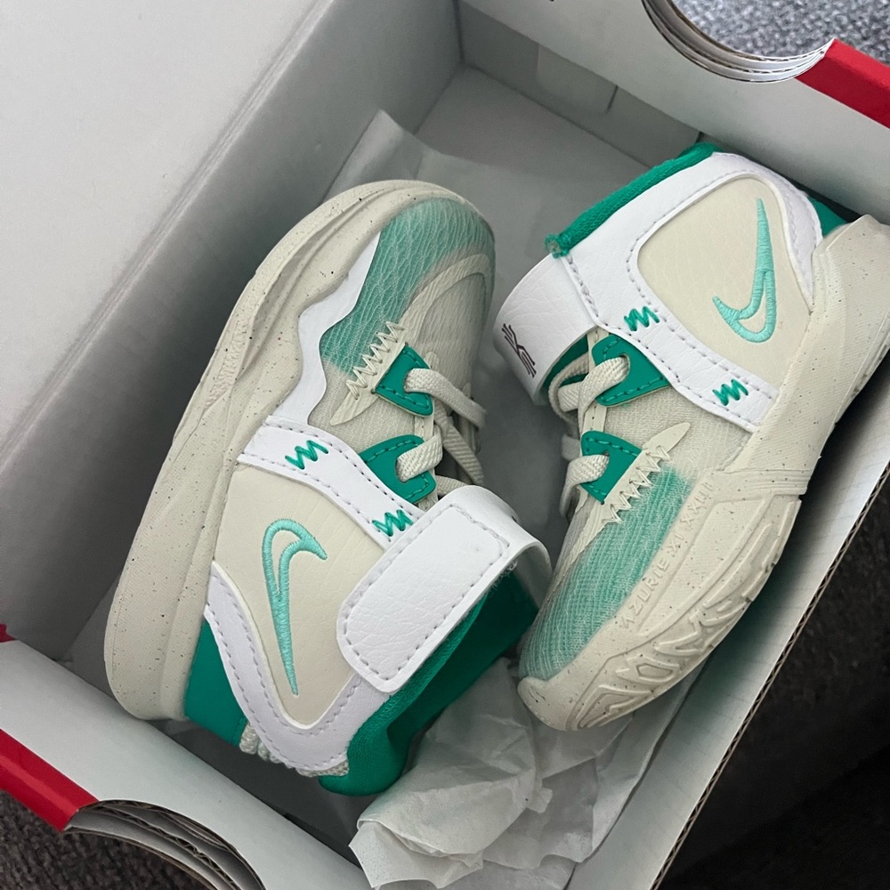 Nike Kyrie sneakers 4c GENTLY USED